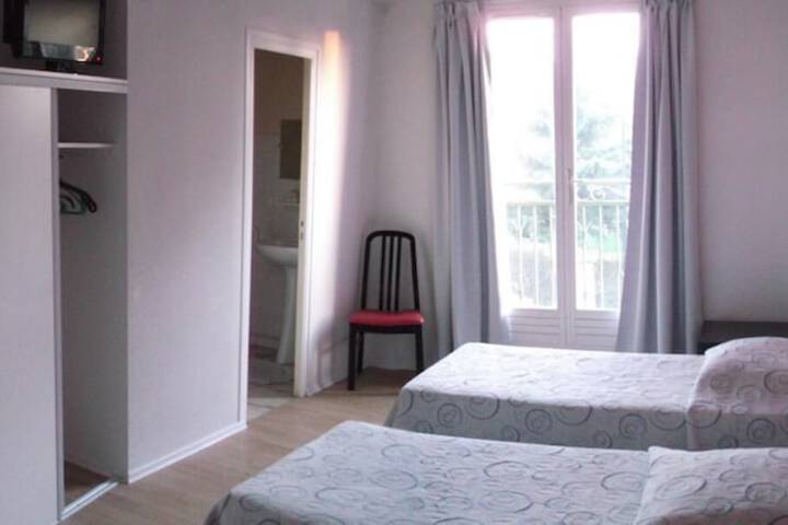Room 8 of 19