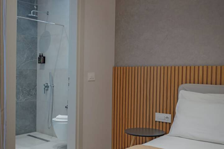 Room 44 of 94