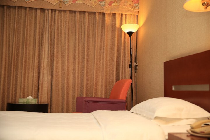 Room 10 of 25