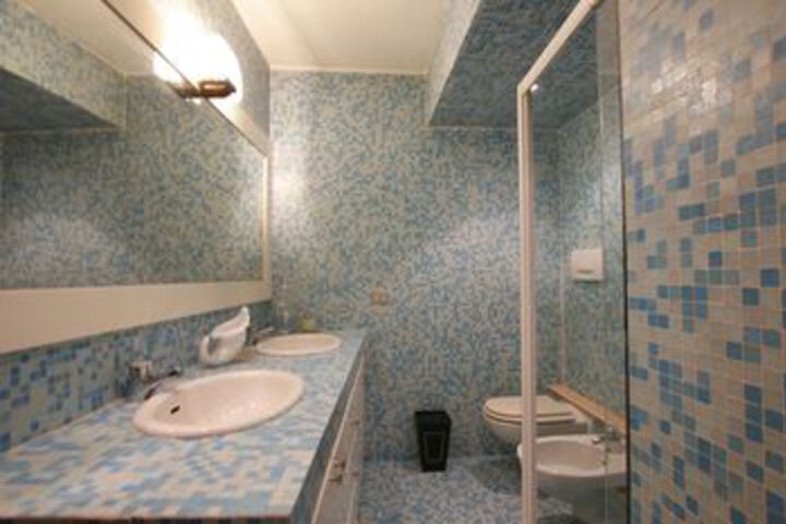 Room 2 of 43
