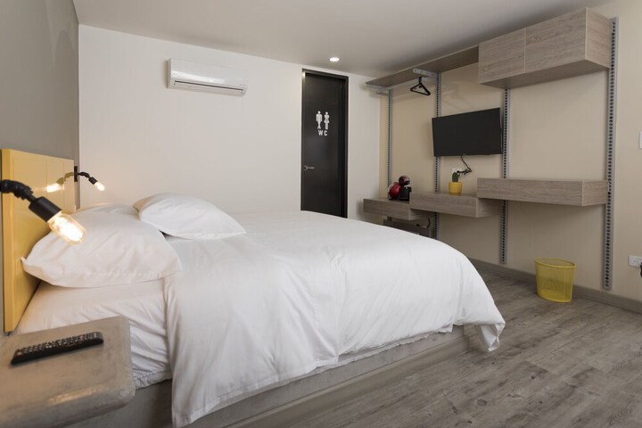 Room 6 of 35