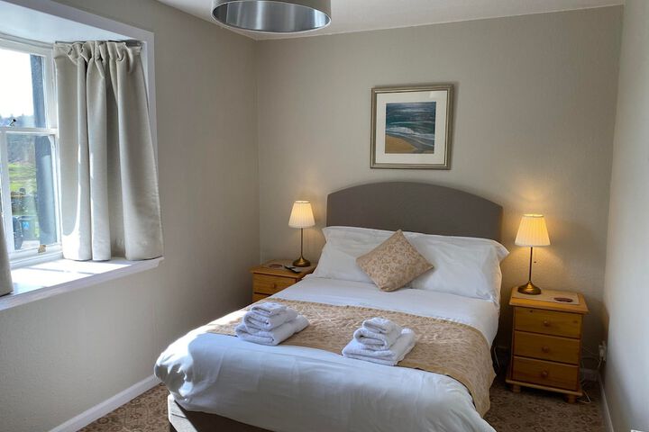 Room 10 of 13
