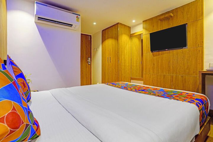 Room 33 of 40