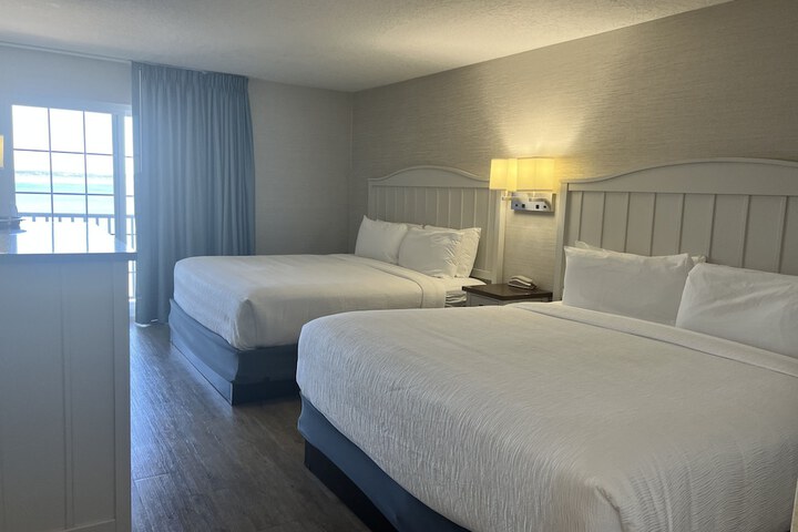 1 King Bed (4 of 28)