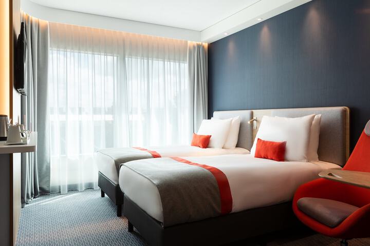 Room 2 of 41
