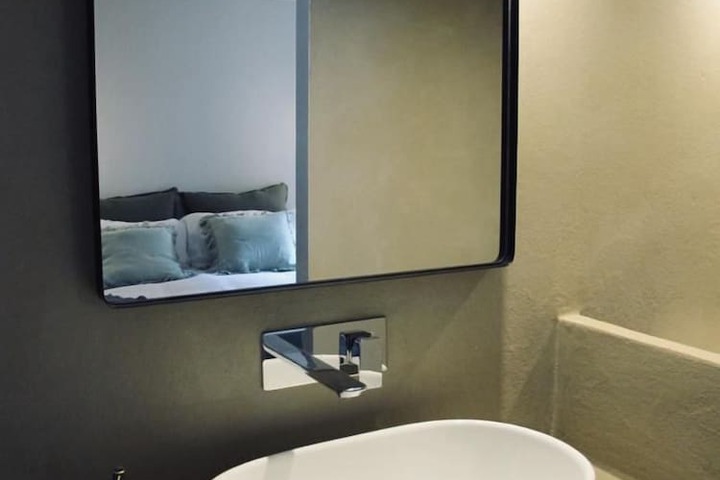 Room 33 of 42