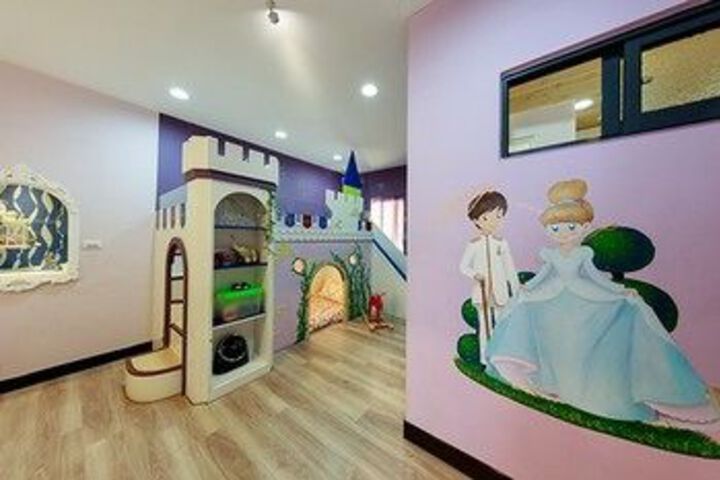 Room 16 of 17