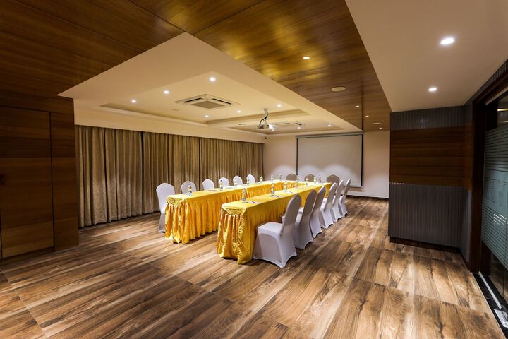 Ballroom/Hall 51 of 61