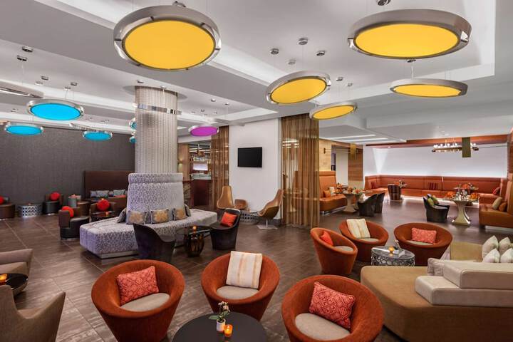 Entrance & Lobby