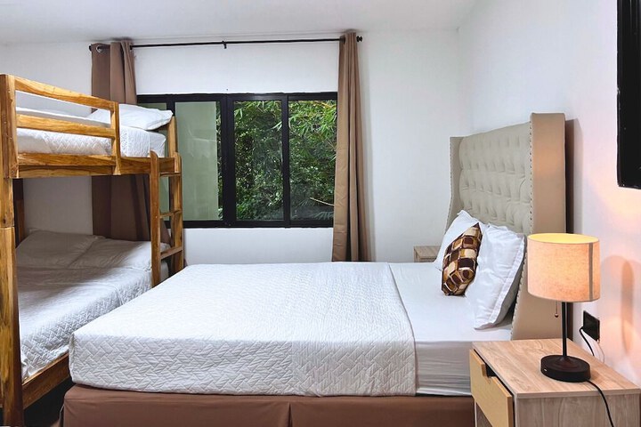 Room 9 of 108