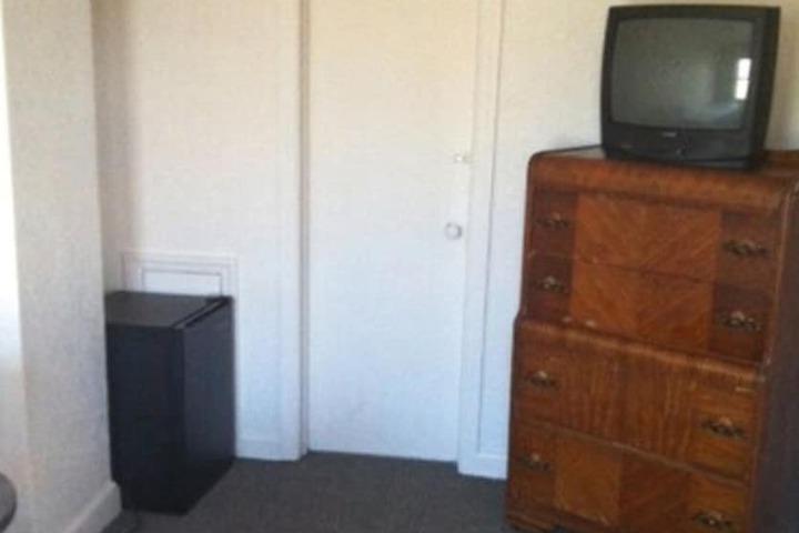 Room 7 of 14