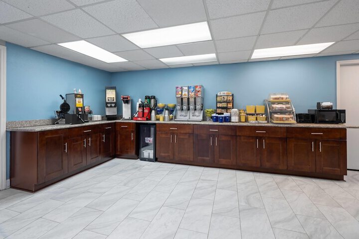 Breakfast/Coffee Service 26 of 32