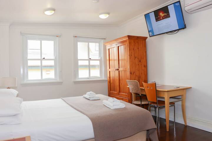 Room 10 of 31