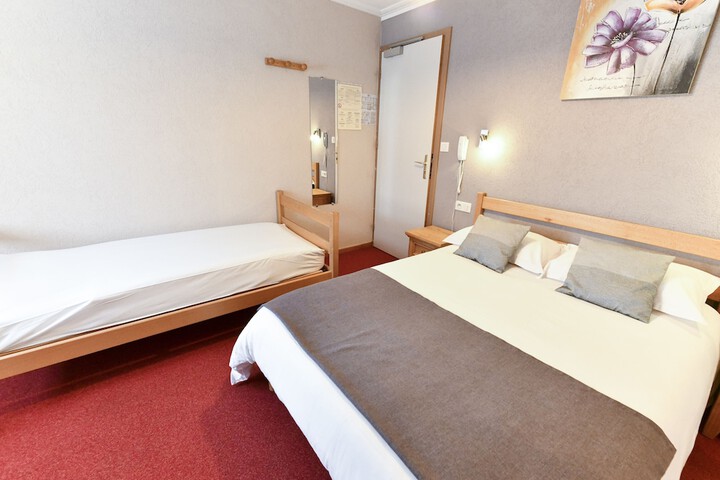 Room 6 of 33