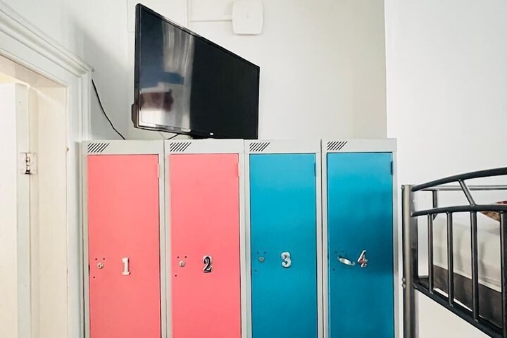 Room 13 of 26