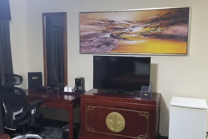 Room 13 of 30
