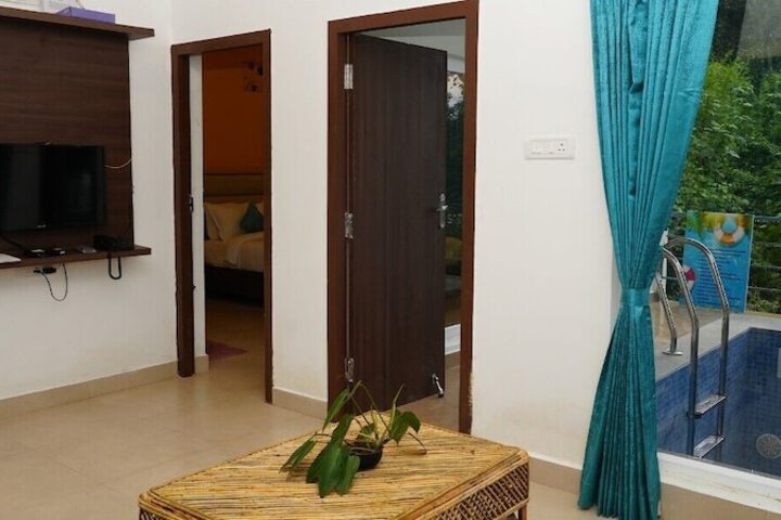 Room 10 of 29