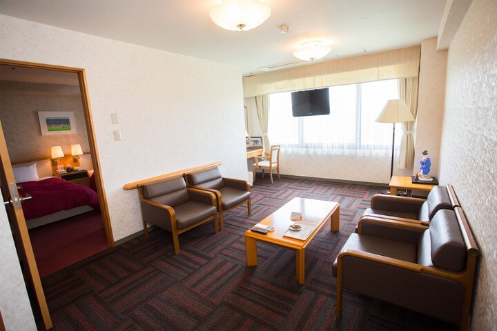 Room 19 of 38
