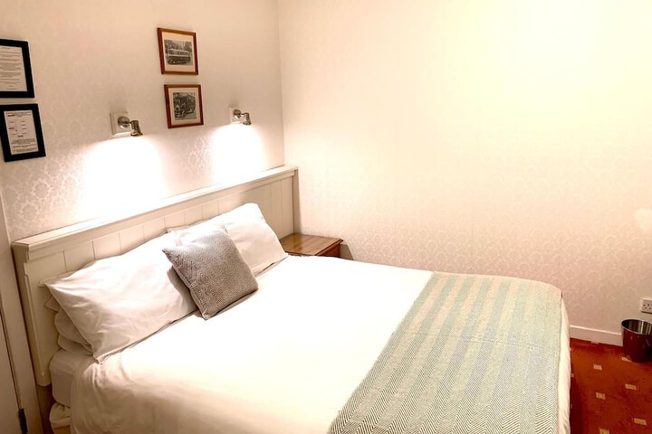 Room 32 of 59