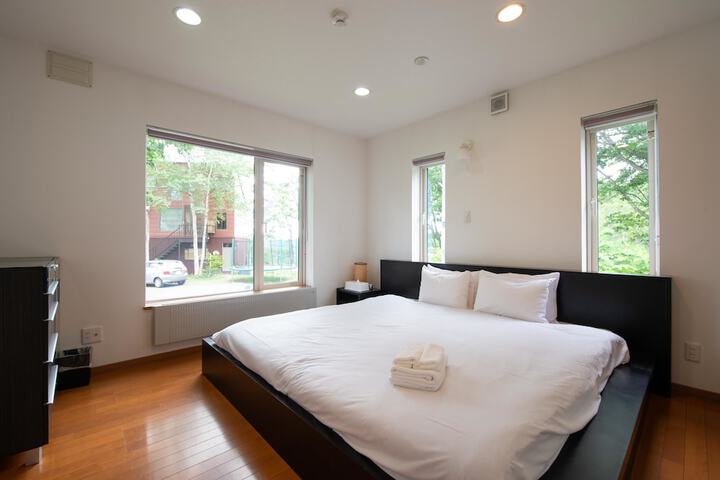 Room 2 of 17