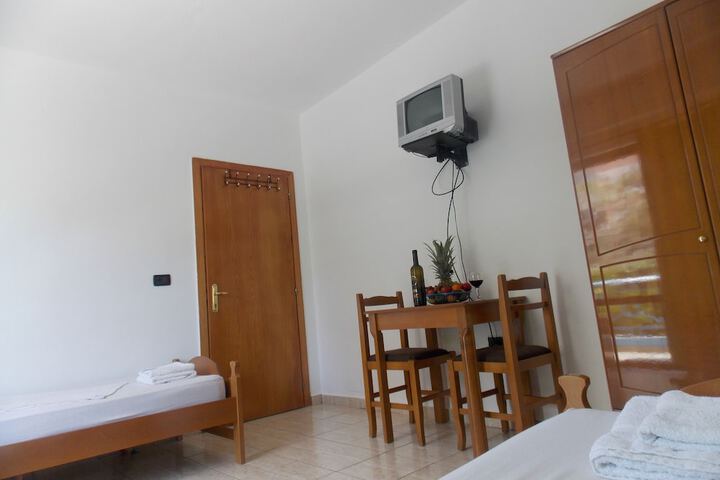 Room 15 of 63