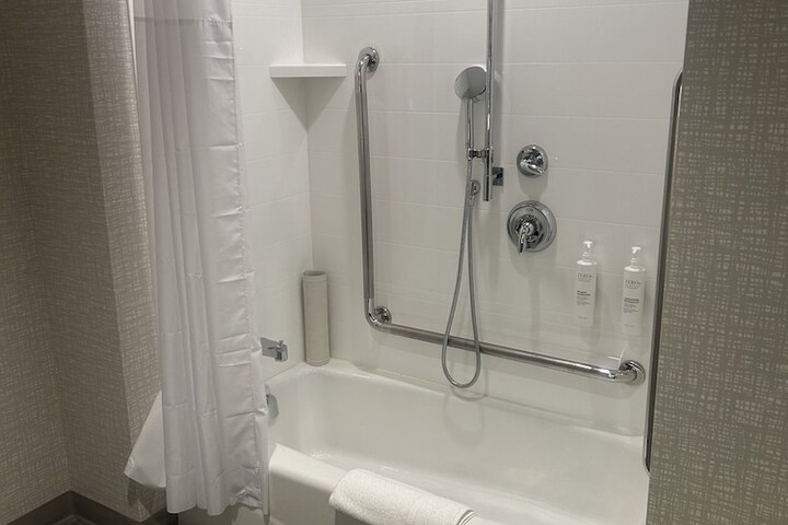 2 Queen Beds Hearing Accessible (4 of 28)