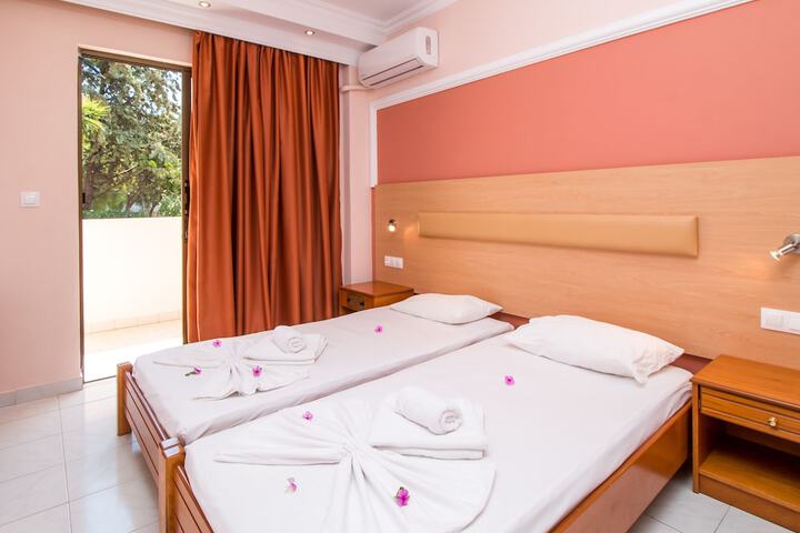 Room 3 of 8