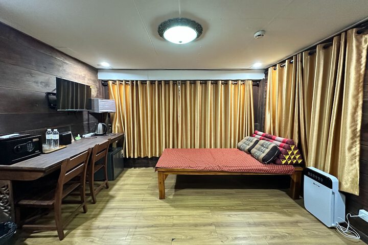 Room 53 of 86