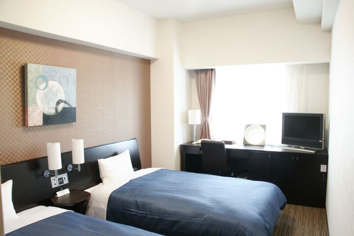 Room 5 of 36