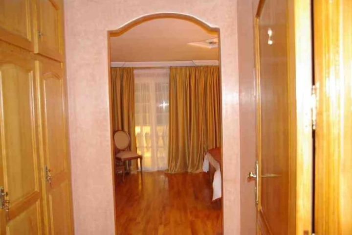 Room 6 of 29