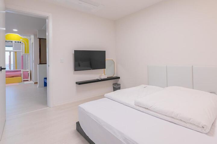Room 116 of 188