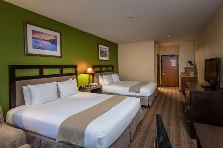 Executive 2 Queen Beds (7 of 8)