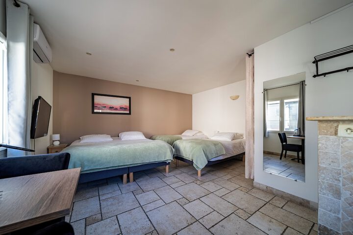 Room 32 of 128