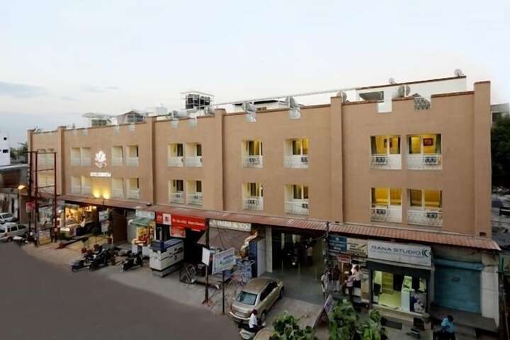 Exterior of Hotel Rainbow