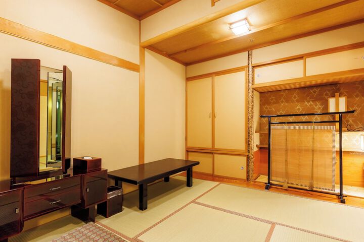 Room 19 of 175