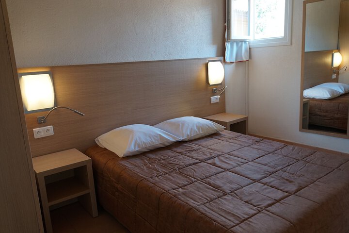 Room 7 of 104