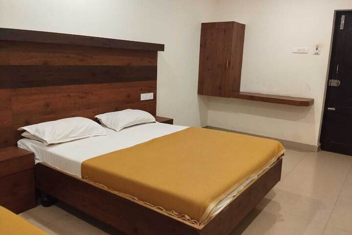 Room 8 of 13
