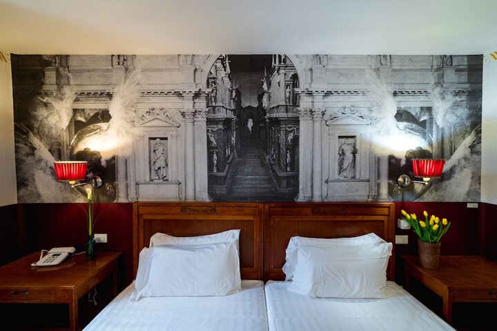 Room 22 of 50