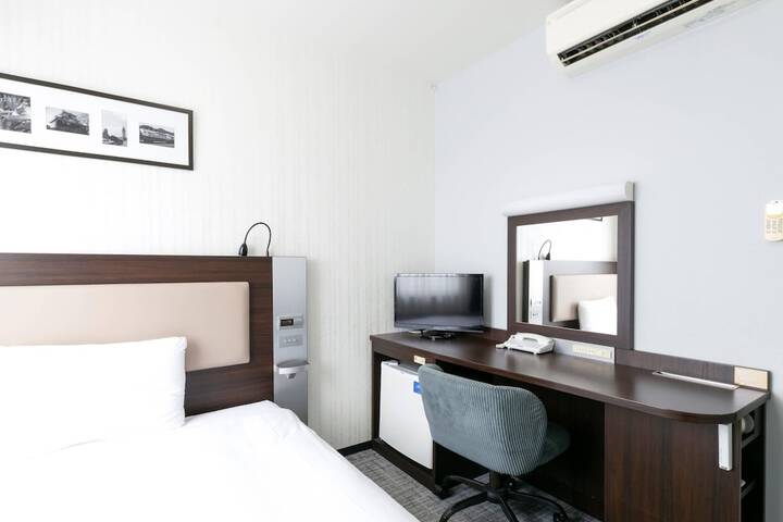 Room 12 of 43