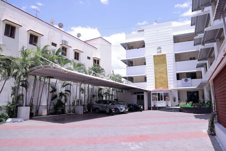 Shrees Hotel