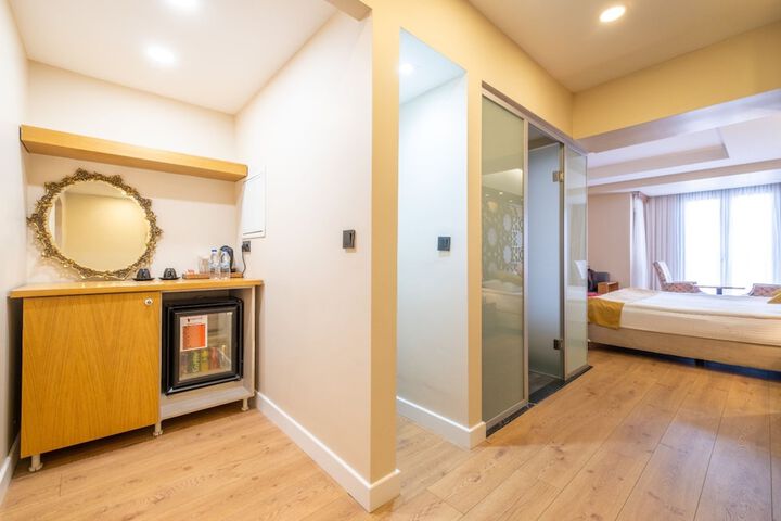Room 10 of 34