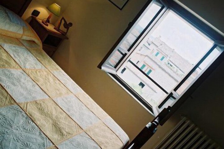 Room 14 of 32