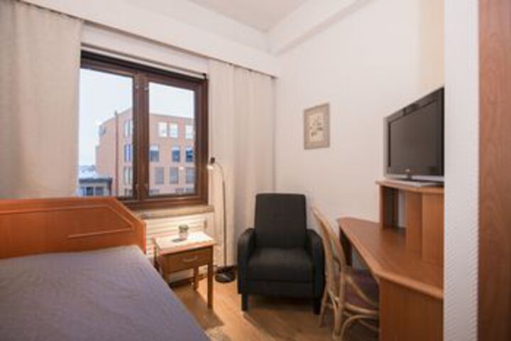 Room 10 of 22