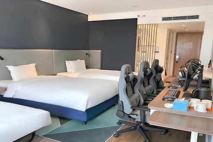 Room 28 of 66