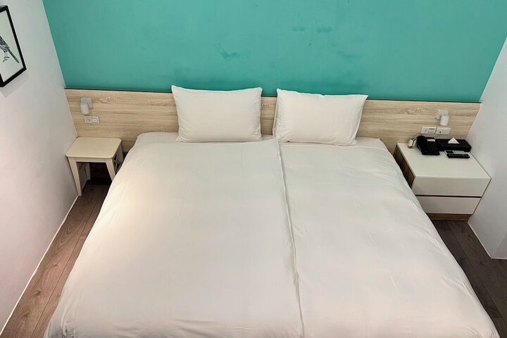 Room 13 of 94