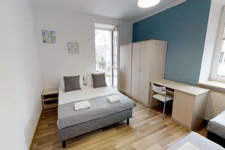 Room 8 of 16
