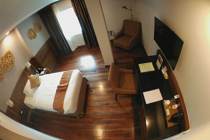 Room 27 of 43