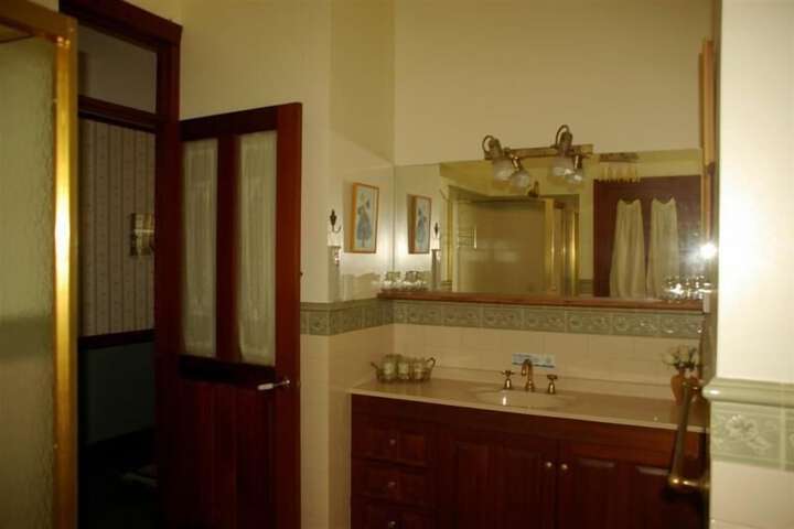 Room 13 of 25