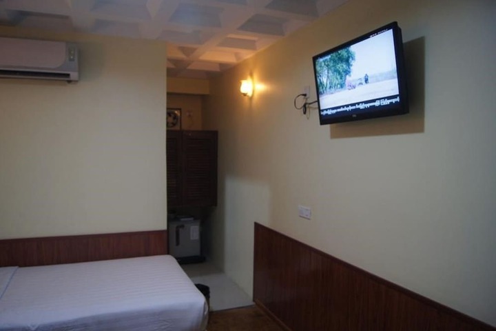 Room 18 of 32