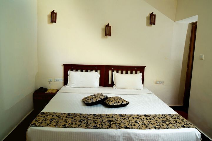 Room 5 of 28